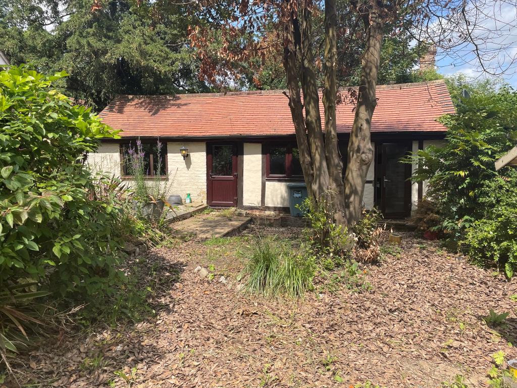 Lot: 16 - ONE-BEDROOM DETACHED BUNGALOW WITH PLANNING FOR EXTENSION - View of bungalow from garden